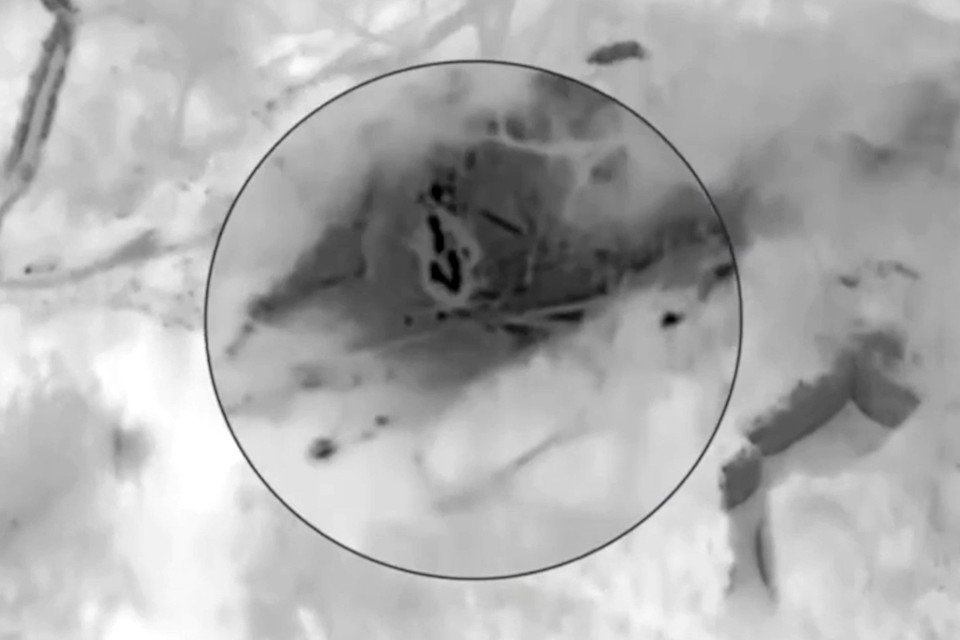 Российские дроны засыпали украинские блиндажи минами, момент попал на видео