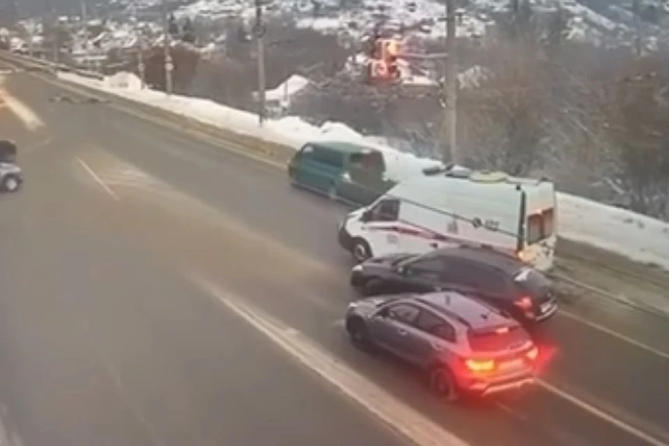 В данной аварии усматривается вина водителя реанимобиля.