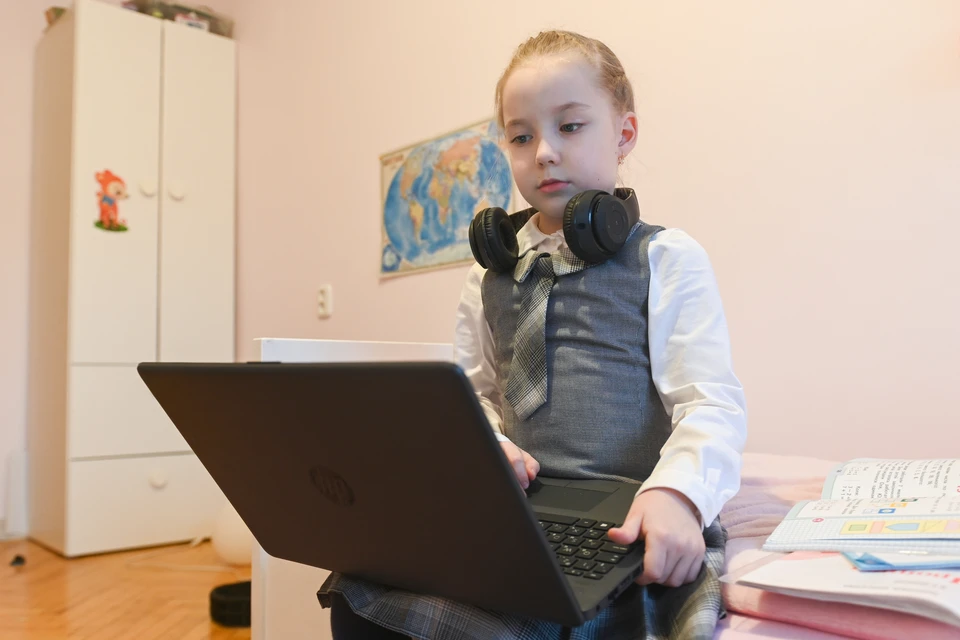 Дети в понедельник будут заниматься из дома.