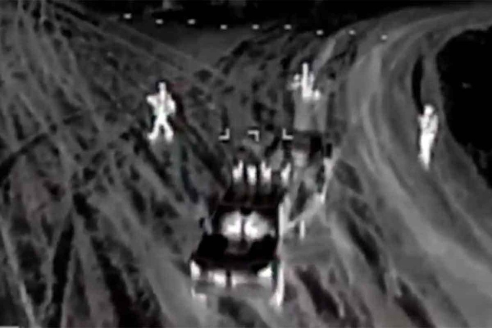 При встрече с российскими дронами украинские боевики выскакивают из машин на ходу