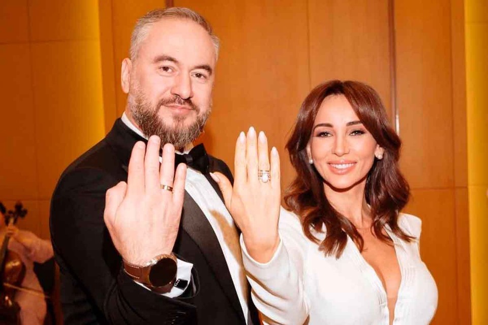 48-летняя Анфиса Чехова и 44-летний продюсер Александр Златопольский официально зарегистрировали брак.