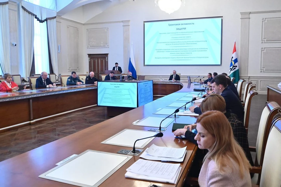 Губернатор Новосибирской области поручил главам муниципальных образований активно поддерживать инициативы молодежи. Фото: правительство Новосибирской области