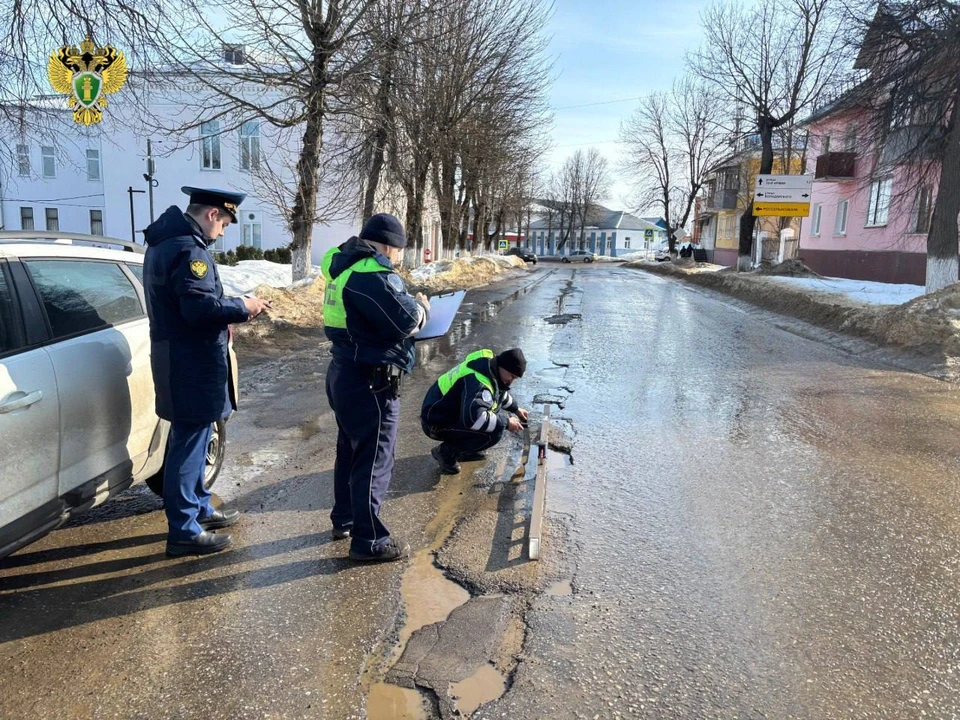 Прокуратура потребовала восстановить дорогу на улице Коммунаров в Богородицке Тульской области