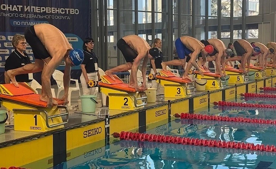 Во Дворце спорта «Центральный» стартовали соревнования по плаванию.