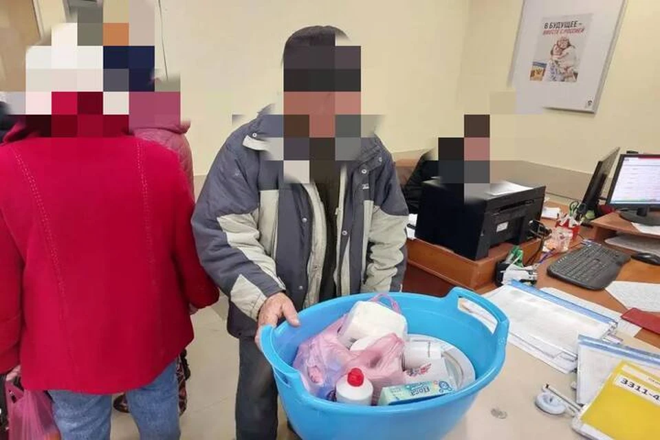 Семье из Днепрян после пожара выдали вещи первой необходимости. Фото: администрация городского округа Новая Каховка