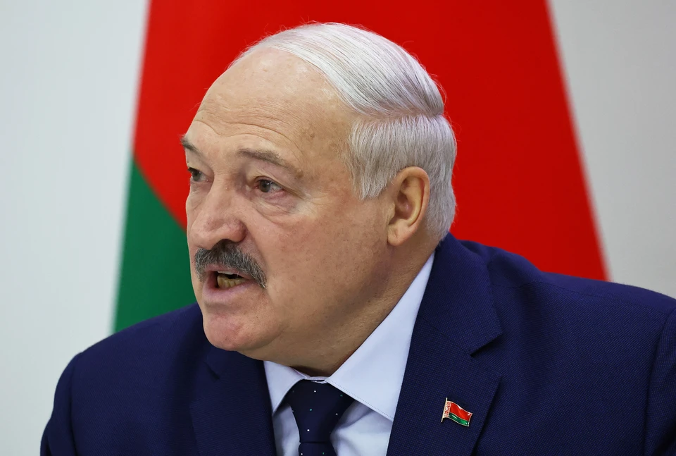 Лукашенко рассказал, что в юности писал стихи, подражая Есенину.