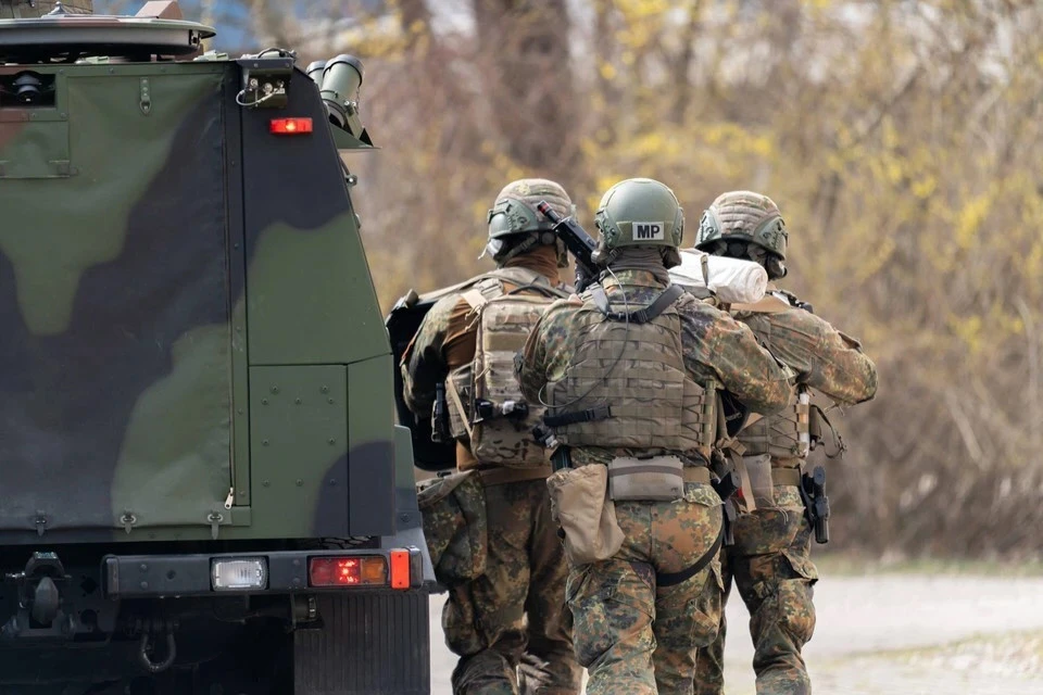 DS: военные США раскрыли стриптизерше секретные данные об операции в Иране