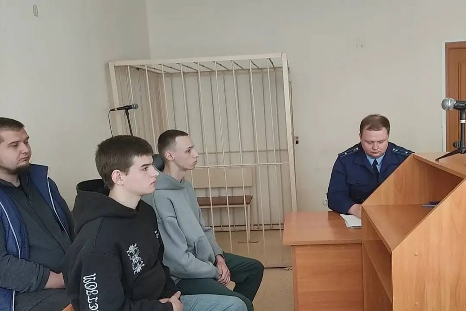 Молодые люди прокатились на чужом автомобиле и бросили его. Фото: прокуратуры по Новосибирской области.
