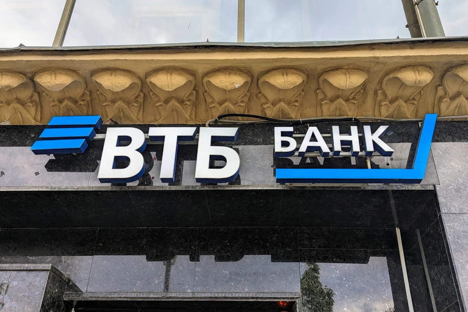 Возобновление операций по бюджетному правилу, которое Минфин анонсировал 16 апреля, может оказать давление на российскую валюту, однако рынок пока не закладывает эти риски в котировки