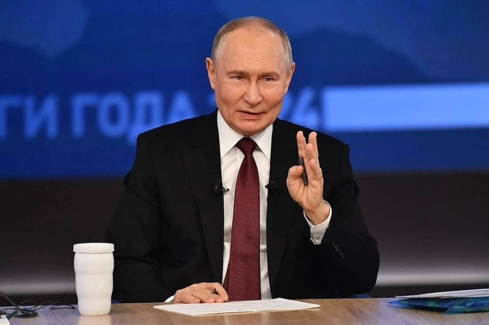 Путин пошутил, что короткие доклады чиновников снижают тревожность