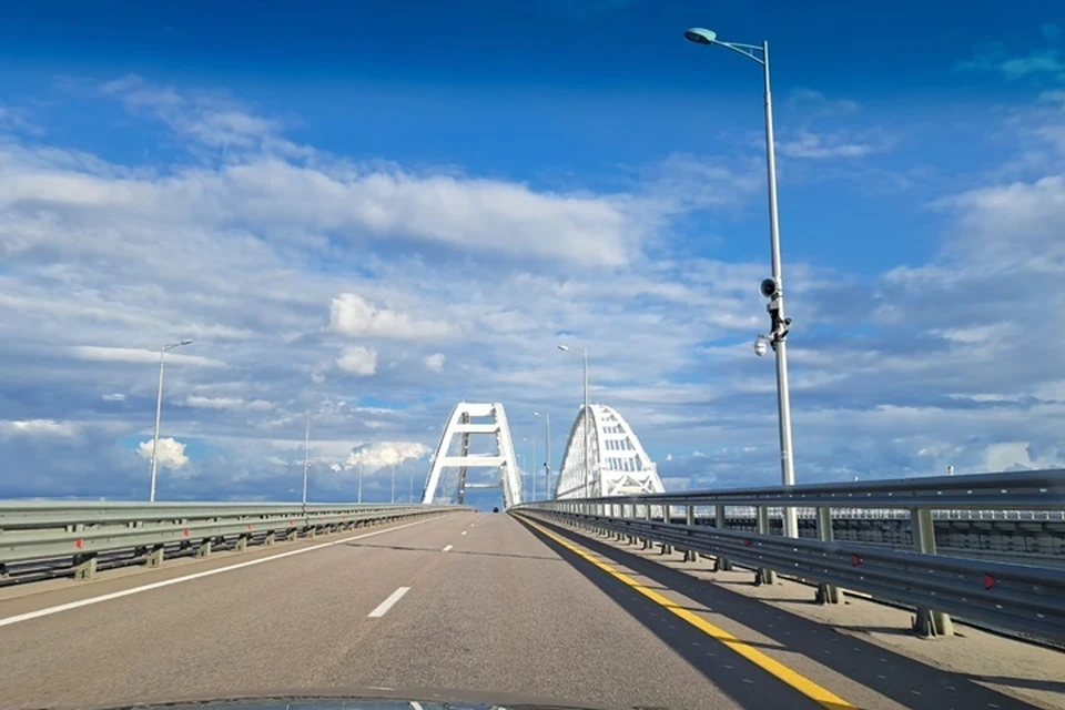 Движение на мосту временно перекрыли