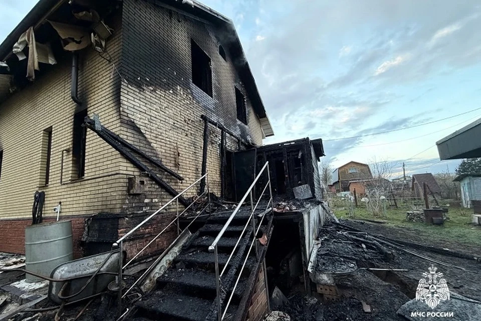 В пожаре в Ярославле погибла женщина, пострадали мужчина и девушка.