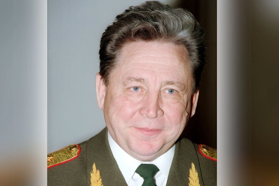 Начальник войск радиационной, химической и биологической защиты МО РФ генерал-полковник Станислав Петров, 1998 год. Фото Александра Яковлева /ИТАР-ТАСС/.