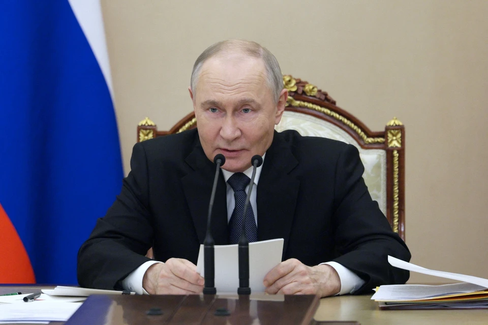 Путин оценил профессионализм диспетчеров при атаке ВСУ по авиацентру на юге РФ