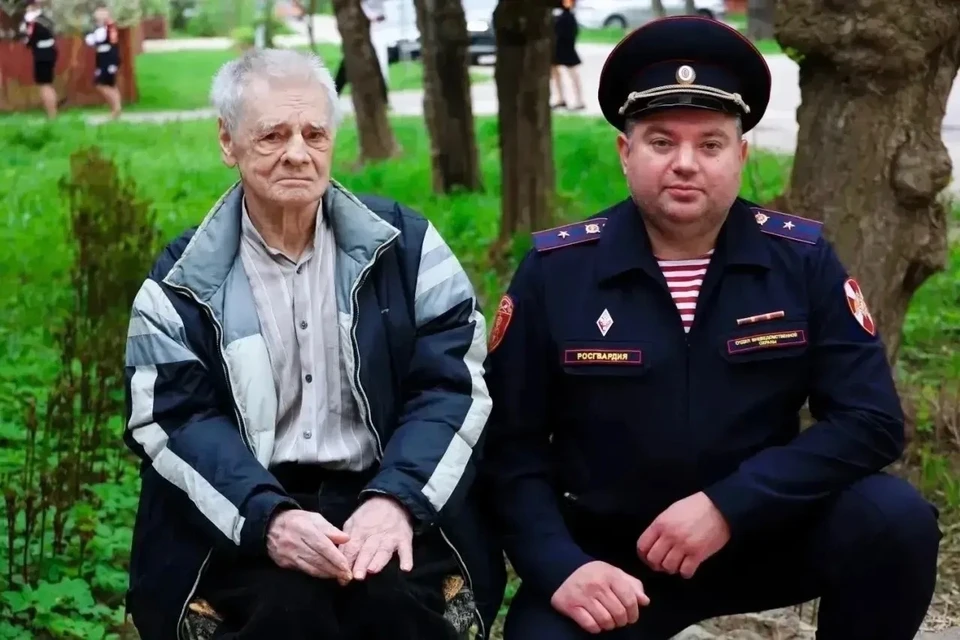 Подмосковные росгвардейцы приняли участие в акции «Парад у дома ветерана». Фото: пресс-служба ГУ Росгвардии