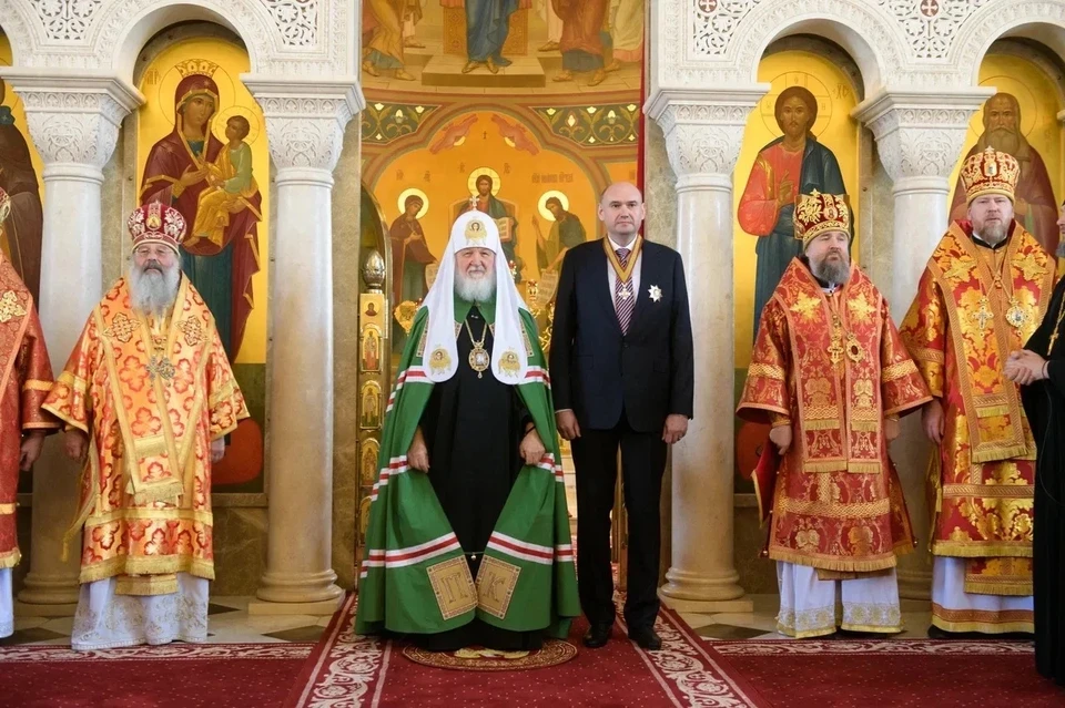 Высокой церковной награды глава региона удостоен за участие в строительстве храма и помощь епархии. Фото: правительство Оренбуржья