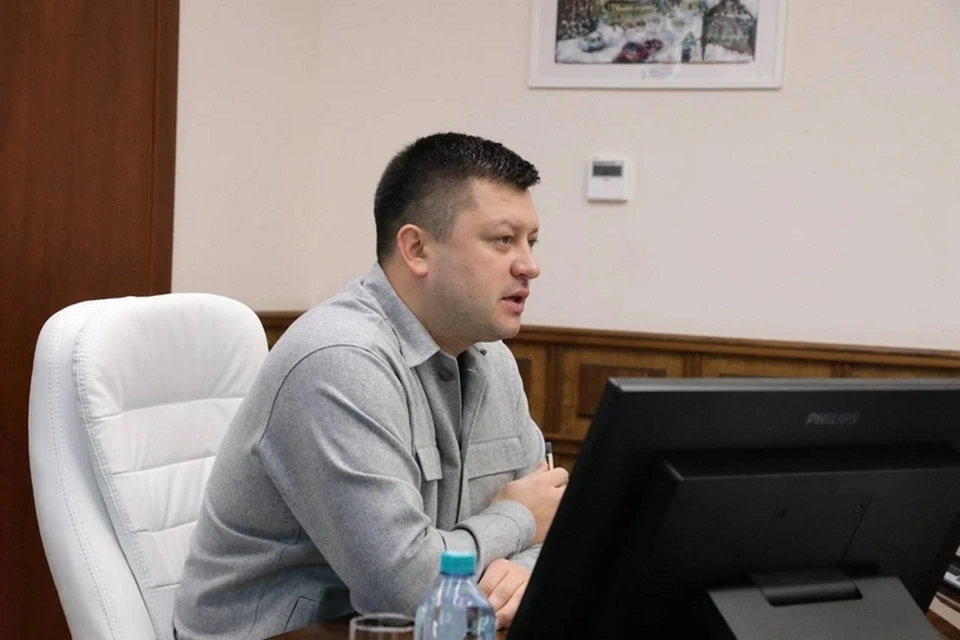 Мэр по-прежнему не признает вину в превышении полномочий и получении взяток.