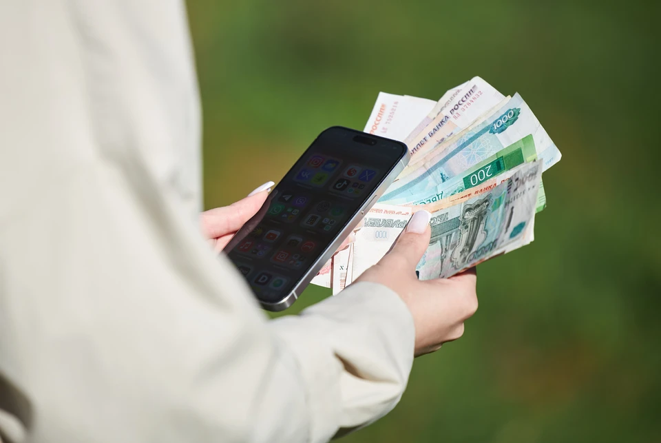 Чтобы получить выигранные пять тысяч рублей, девушке сначала нужно было перевести свои три тысячи