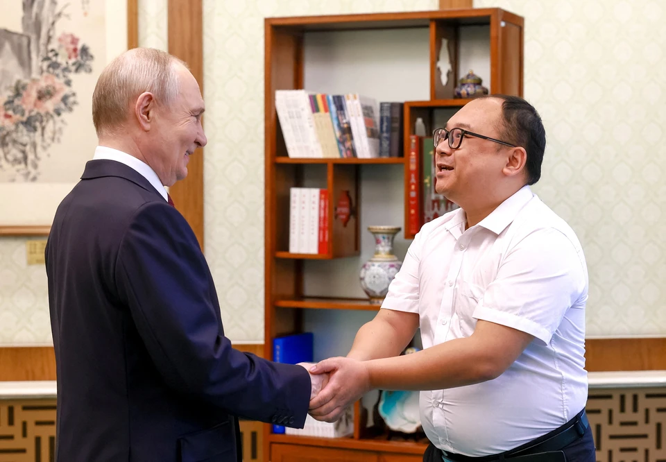 Инженер Пэн Пай сообщил, что получил в подарок от Путина русский сервиз