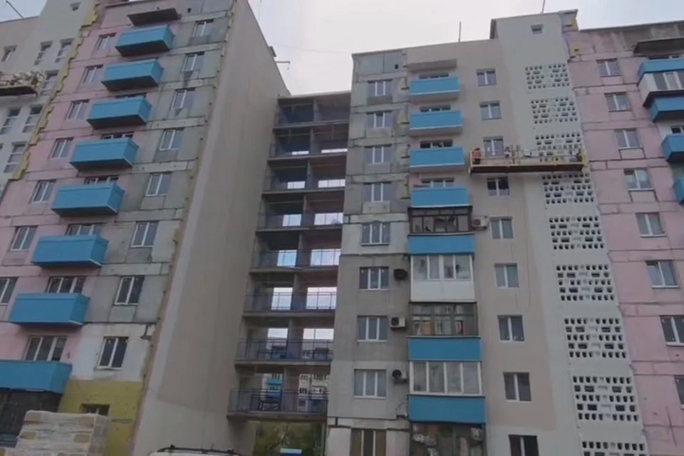 В Орджоникидзевском районе Мариуполя восстанавливают дом. Фото: УТНКР
