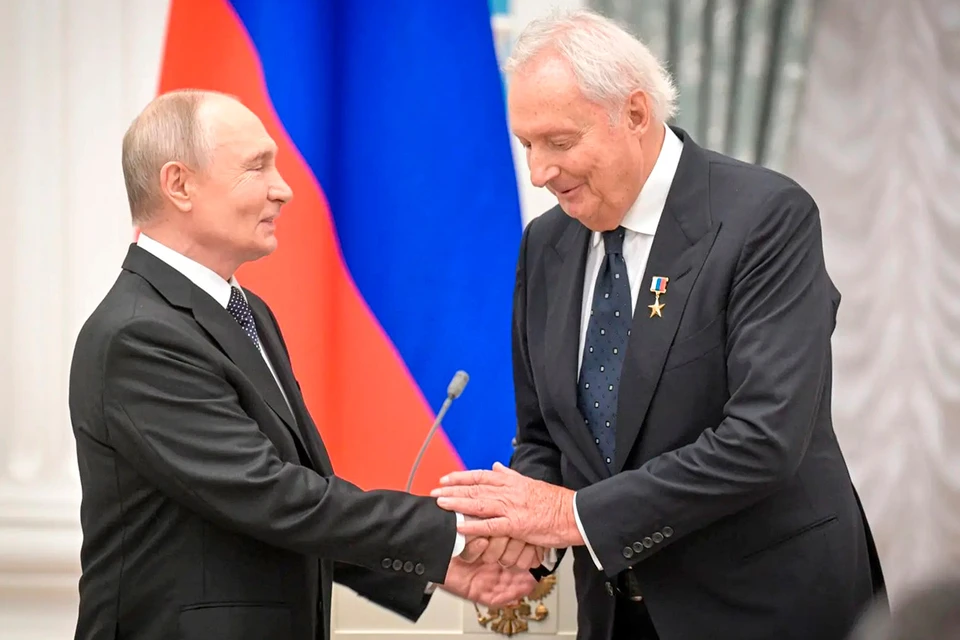 Президент РФ Владимир Путин вручает государственные награды военнослужащим - героям СВО и ряду выдающихся россиян.