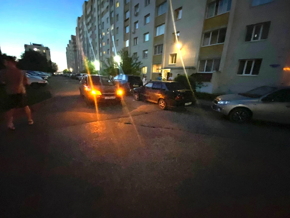 Ребенок катался на самокате