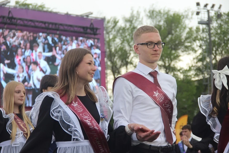 Прощальный вальс танцевали выпускники города