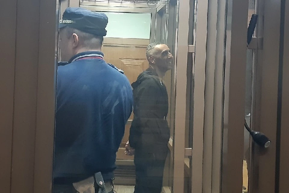 На суде мужчина улыбался, пока мать его супруги снова не начала давать показания.