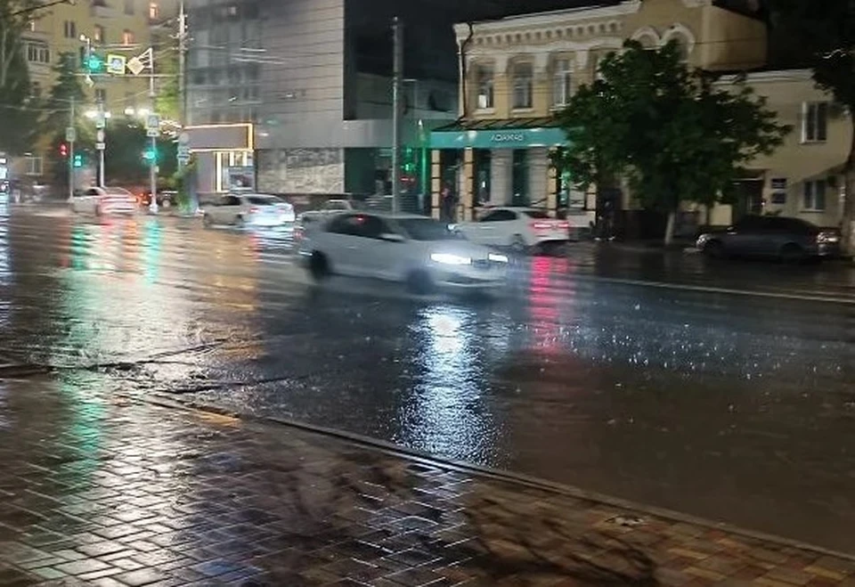 В Ростове на Левенцовке затопило улицы.