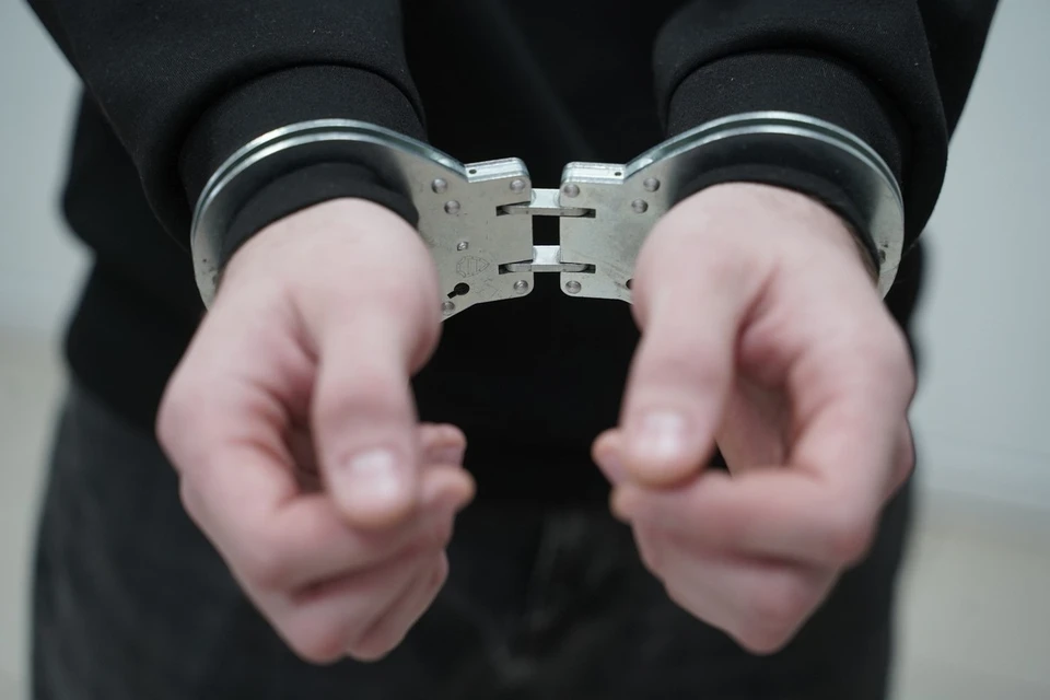 Двух ульяновцев задержали за вымогательство 30 тысяч рублей у 21-летнего парня