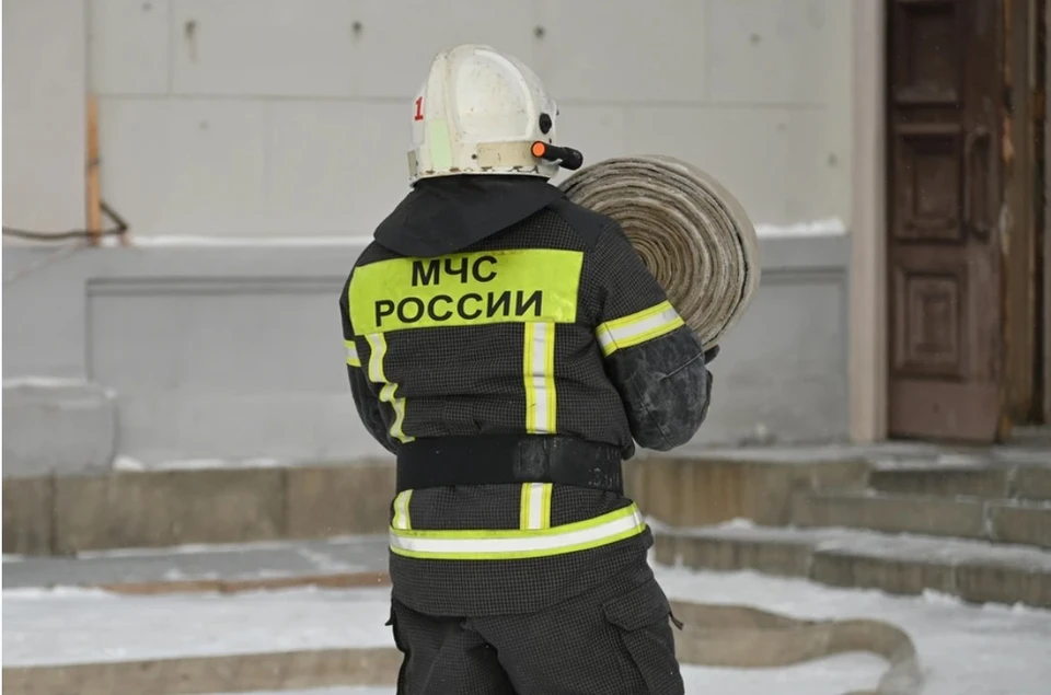 На место выехали десять сотрудников МЧС.