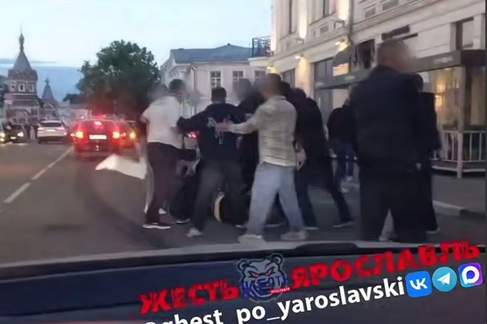 Массовая драка в Ярославле. Фото: телеграм-канал Жесть Ярославль.
