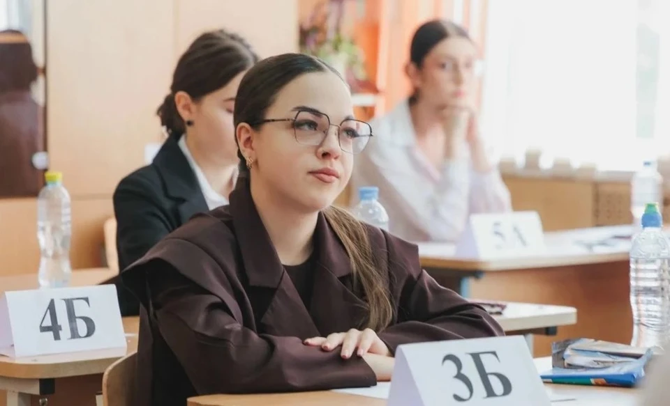 Работа состоит из двух частей и содержит 27 заданий.