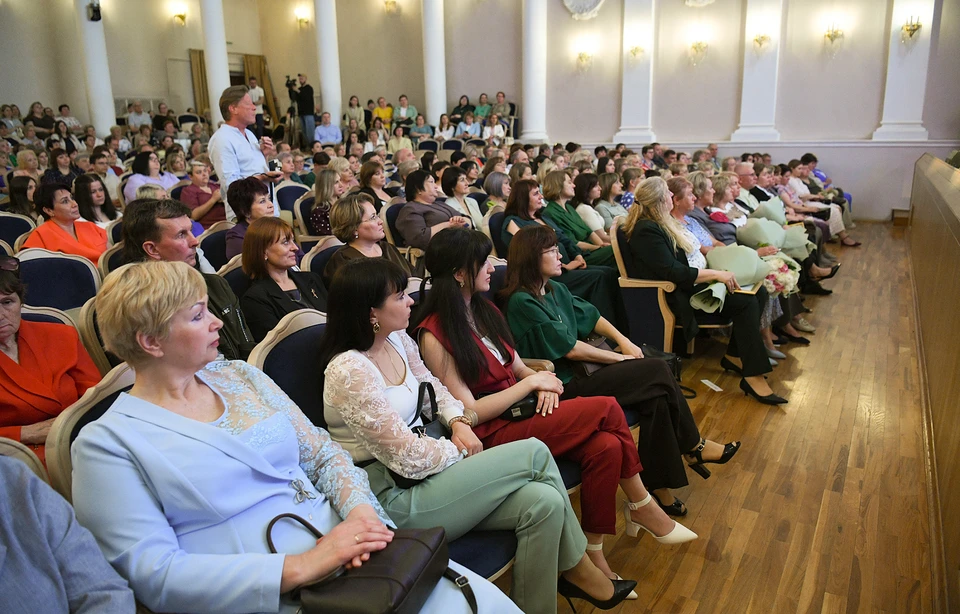 В Твери прошло торжественное мероприятие в День социального работника.