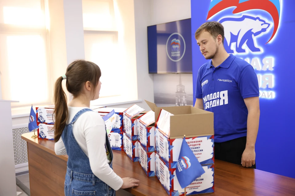 Самое искреннее предложение в Народную программу «Единой России» – трогательный рисунок 10-летней Евы из Прикамья: «Пусть всё будет хорошо!». Фото: Юрий Евдокимов