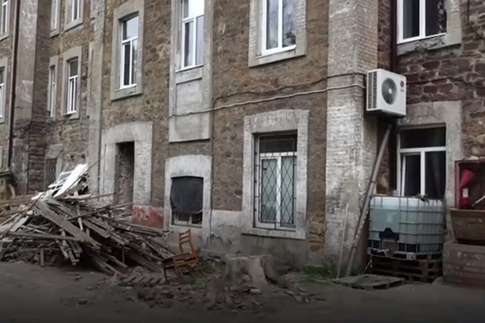 В Донецке приступили к восстановлению амбулатории №6. Фото: ТГ/Гарцев