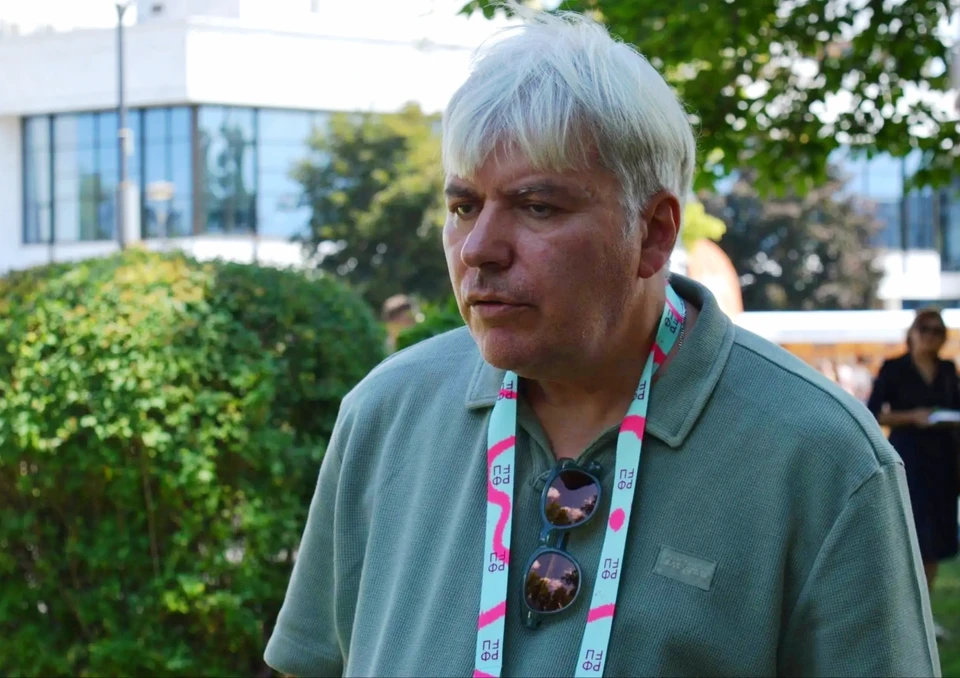 Евгений Германович рассуждал, почему русская классика так редко заканчивается хэппи-эндом, чего ждать от литературы в эпоху искусственного интеллекта и как он учится смирению у своих героев