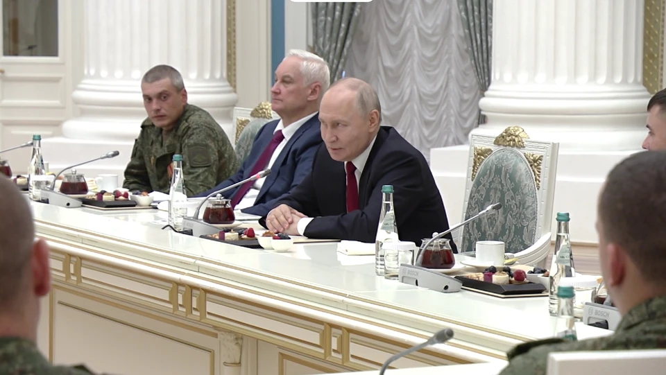 Владимир Путин пожелал удачи российским военным.