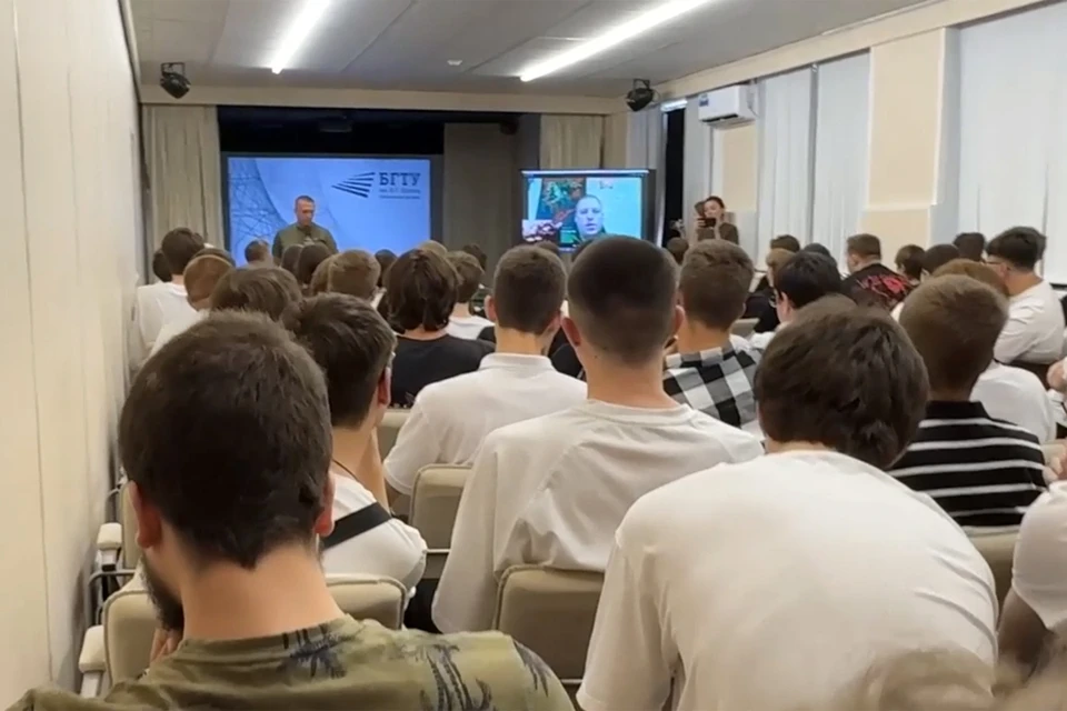 В ходе диалога обсуждалась возможность прохождения контрактной службы в новых войсках БПС