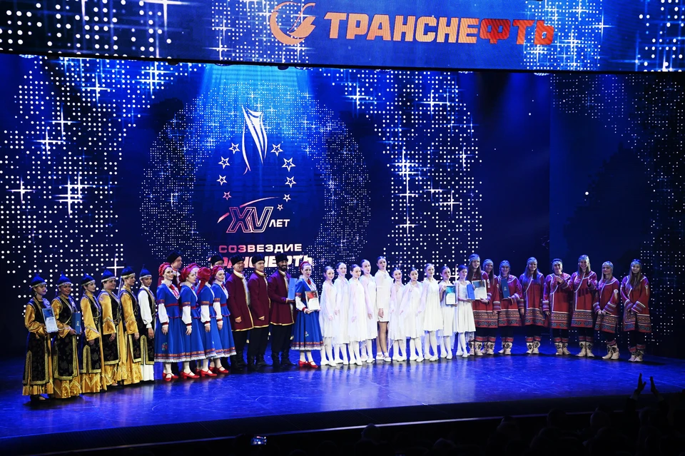 На сцене театра - лучшие из лучших.