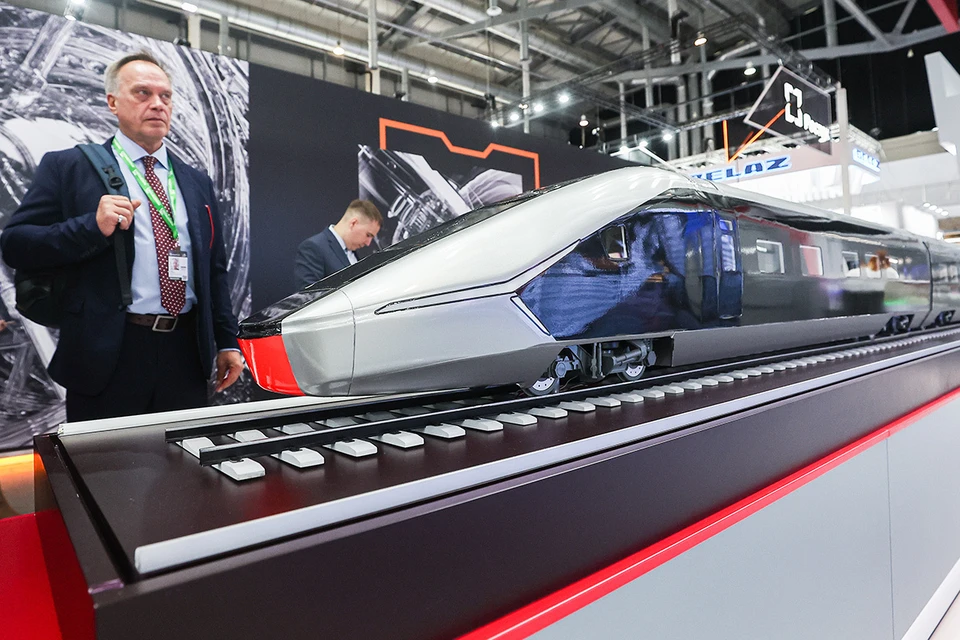 Макет поезда «Белый Кречет» был представлен в 2025 году. Фото: Донат Сорокин/ТАСС