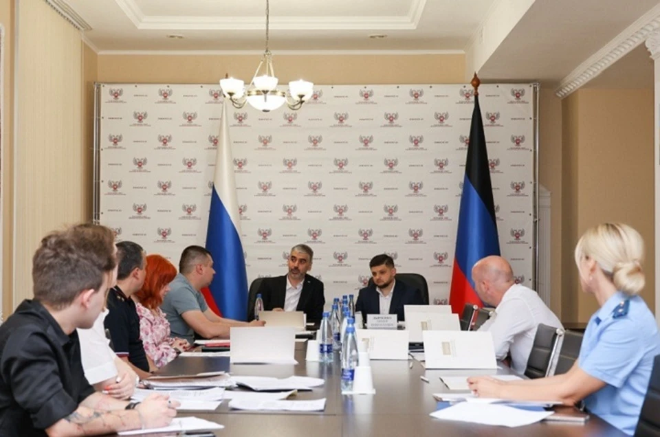 В ДНР продолжают совершенствовать законодательную базу в сфере благоустройства и безопасности дорожного движения. Фото: Народный Совет ДНР