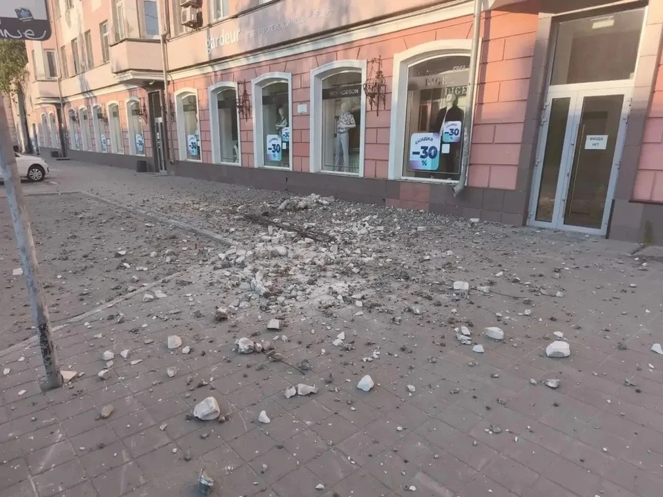 Рабочие оперативно не убрали оставшиеся после работ элементы. Фото: МЦУ города Барнаула