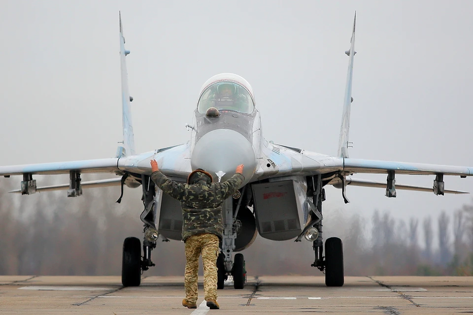 На аэродроме Маркулешты в Молдавии регулярно садятся военные самолеты украинских ВВС. Фото: Danil Shamkin/NurPhoto via Getty Images