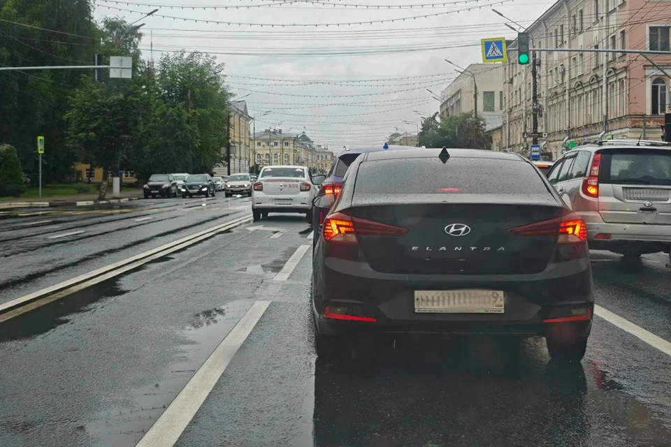 Организован дополнительный ряд для левого поворота.