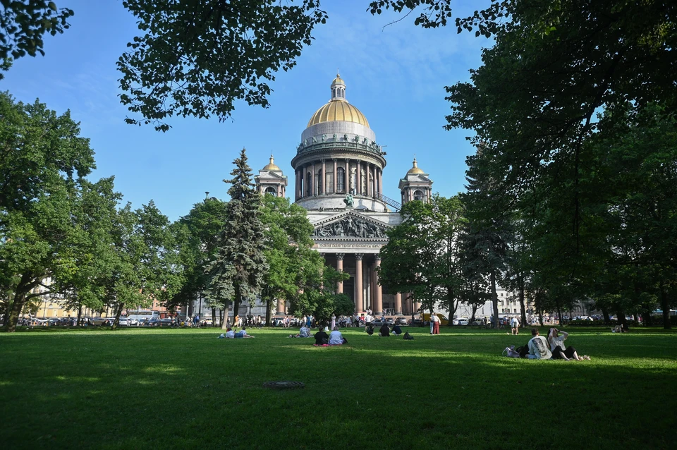 По предварительному прогнозу, в понедельник в Петербурге также возможны кратковременные дожди и грозы.