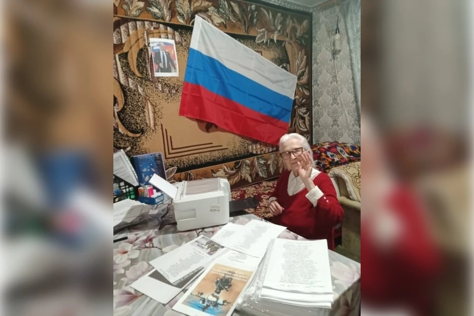 Светлана Ивановна пишет стихи, несмотря на проблемы со зрением. Фото: личный архив