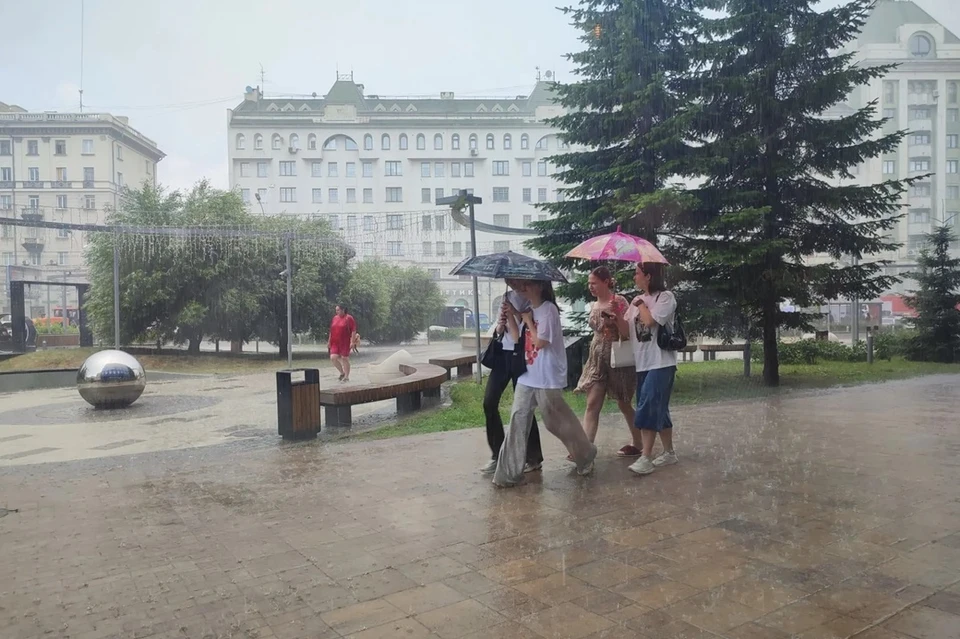 В День города в Новосибирске начался ливень.