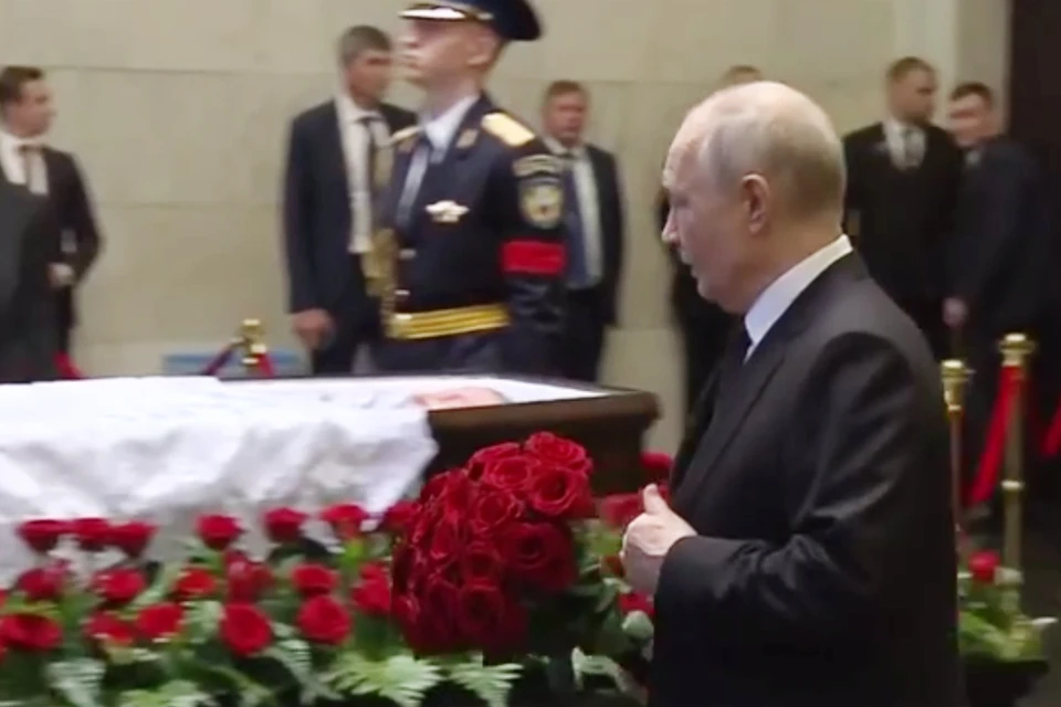 Владимир Путин посетил церемонию прощания с Сергеем Ивановым