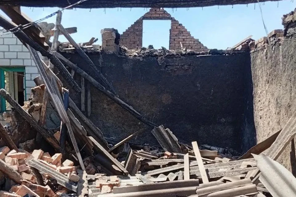 ВСУ сжигает дома мирных людей Фото: канал МАХ Руслана Хоменко